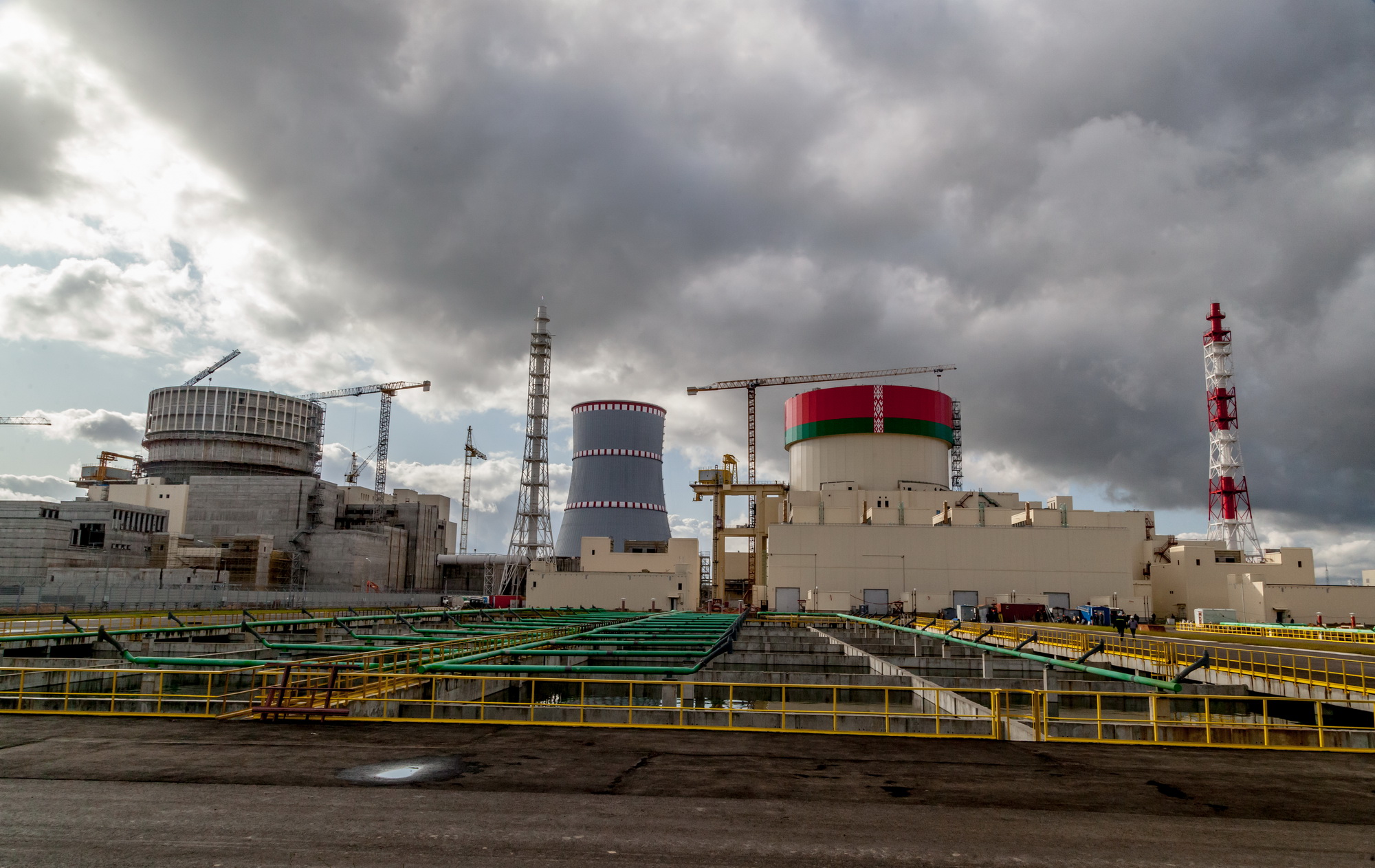 На первом энергоблоке Белорусской АЭС началась горячая обкатка оборудования реакторной установки.